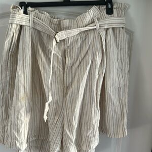 Banana Republic women’s size 20 linen shorts, beige and cream stripe with a belt